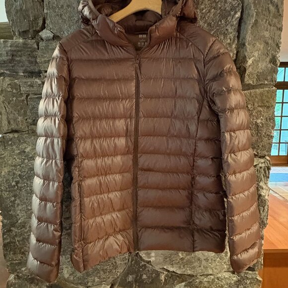 WOMENS UNIQLO ULTRA LIGHT PACKABLE DOWN JACKET WITH HOOD, LIKE NEW!  SIZE L - Picture 2 of 7